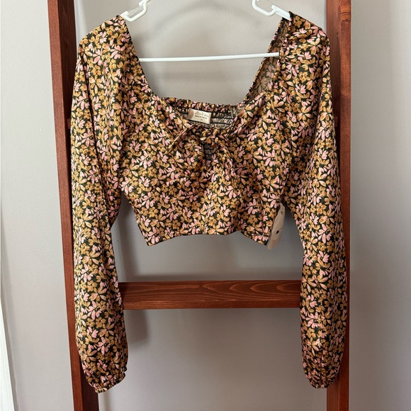 NWT Altar’d State Crop Top - Picture 2 of 4